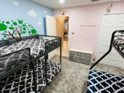 Amazing heated pool 4 BR/2 baths newly renovated home with large deck! Hotels in Wesley Chapel