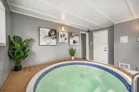 Cozy Condo in Birch Bay with Relaxing Hot Tub - 201