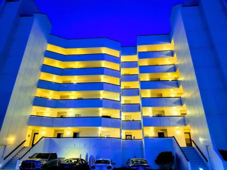 5th Floor View of Beach and Ocean- Full condo- 2 pools-