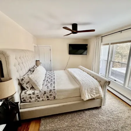 Birch Lodge - mountain views, hottub, minutes to Okemo!