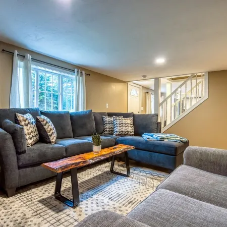 Charming Newly Renovated Home Отели в г. Кэмптон