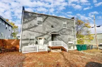 Oakley Square 2BR Condo-Walkable with Free Parking