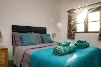 Skomer Sea View Cottage with Hot Tub- Dog Friendly Hotels near Newgale Beach