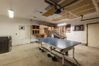 NEW! Remodeled Modern Creekside, 30min from Yosemite