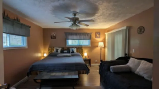 Trail Riders Retreat! Hatfield McCoy Trails. Private Pool. Loads of Parking!