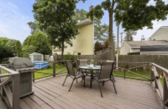 Close to Beach! Pool, Hot Tub, Firepit in Patio area & Deck.