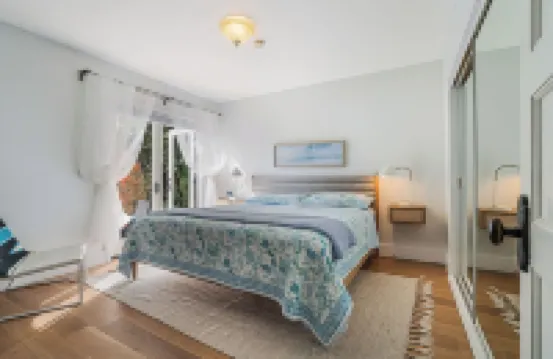 Venice Beach Villa: private luxury, sundeck, prime in-demand location