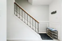 Modern townhome in Lynchburg! 3 bed 2.5 bath Only minutes from everything! Cozy!