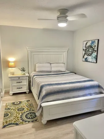 NEW COMPLETE REMODEL, MELBOURNE HARBOUR VIEWS Отели рядом с достопримечательностью «Крейн Крик Променад»