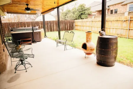 Cottage with hot tub!