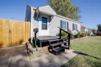 Charming Midtown Tulsa Home Steps From Expo Square. 鄰近Tandy School of Computer Science的酒店