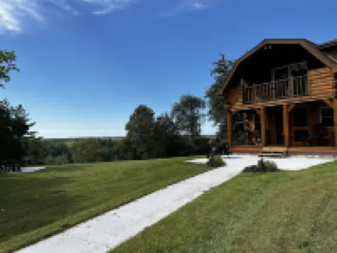 Heritage hideaway-Secluded Log Cabin Hotels in Fillmore County
