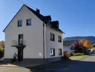 Beautiful and modern apartment in the cozy attic! Các khách sạn ở Klusserath