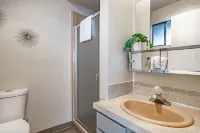 Soak & Snooze at Birch Bay w Hot Tub & K Bed - 203