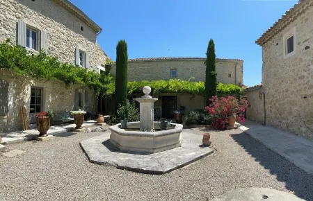 LE MAS D'isachris T3