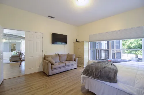 BEAUTIFUL & SPACIOUS 3 BEDROOMS HOME WITH LAKE VIEW