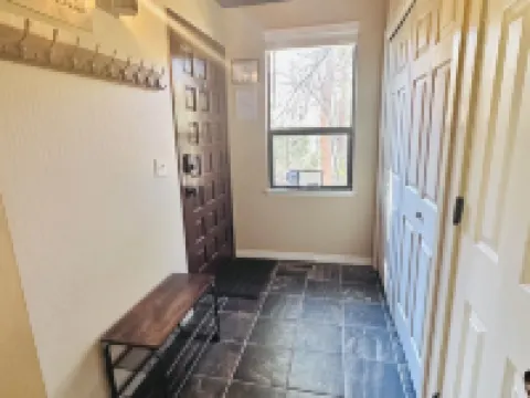 Attractive all-season townhome! Less than 10 min to Northstar, 3 min to beach! Hotels in Kings Beach