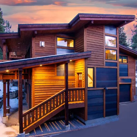 Stylish Luxury Townhouse - Walk to Downtown, A/C!