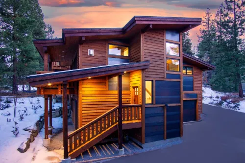 Stylish Luxury Townhouse - Walk to Downtown, A/C! - バルコニー
