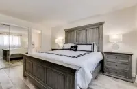 Renovated Villa in Old Litchfield