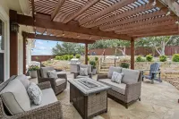 Upscale Comfort in Dripping Springs - The Goodnight House - Spacious 4/3 - Views - Luxury