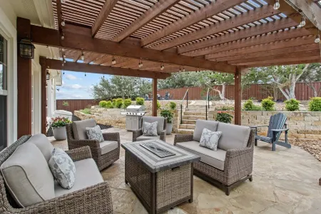 Upscale Comfort in Dripping Springs - The Goodnight House - Spacious 4/3 - Views