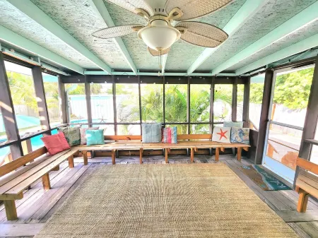 Beach House with Ocean View, Heated Pool, and Rooftop Deck! Dog-friendly! Отели рядом с достопримечательностью «Debrilcha Gallery»