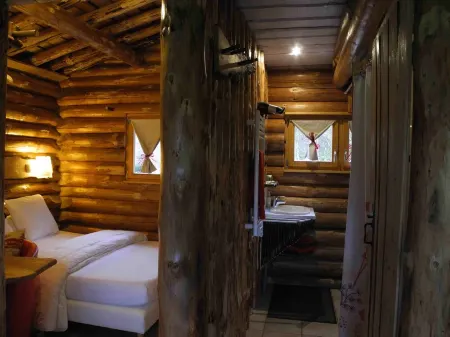 Meet with unusual… you will experience a change of scene! Private spa jacuzzi.