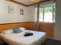 Villa Biscarosse LAC - Située Dans la Forêt de Pins à 500m du lac Hotels in Biscarrosse