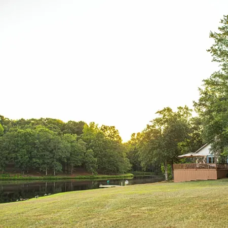 The Shepherd's Lodge at Addis Acres /4BR/3BA/ newly renovated/pond/firepit/deck