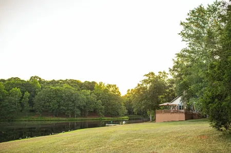 The Shepherd's Lodge at Addis Acres /4BR/3BA/ newly renovated/pond/firepit/deck