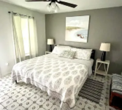 Fully Updated Beautiful Seabrook Barn Style Cottage