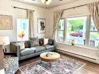 Serene bungalow: Modern Comfort near the Hospital, Power Plants and Campus - 3-Star