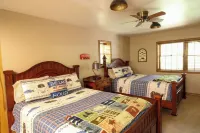 Lake Dreams, A Luxury 5-Bedroom Lakefront Home with Hot Tub