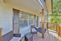 Charming 3-Bedroom Bungalow with WiFi in Bham, 12 Mins from UAB. 버밍엄 호텔