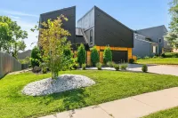 Marvelous Modern Spacious 4-bedroom house  near interstate and Top Golf. Hotels near Maple Village