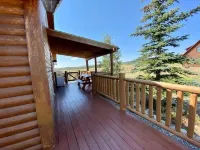 Cozy Two Bedroom Cabin Mountain Getaway!