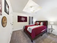 Quiet Private Home located 10 min to Kyle Field with great access to everything.