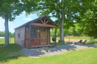 The Wren's Nest at Scottland Yard Farm, a Romantic Cabin