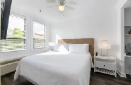Island Newly Renovated 1 BR- King Bed