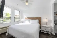 Island Newly Renovated 1 BR- King Bed