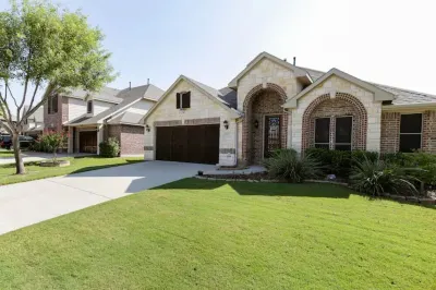 Beautiful 5BD/3BA Near BLD/Waterpark/AT&T Stadium Kroger Marketplace附近的飯店