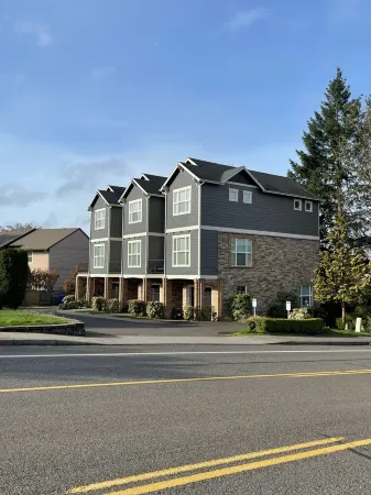 Simply Chic Happy Valley Townhome -15 mins. to PDX Airport