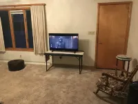 Cozy House in Central Park Neighborhood of Superior, Wisconsin. 2 Br Sleeps 8 蘇必利爾住宿飯店