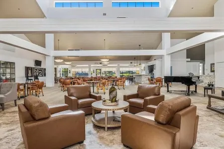 The Bungalow - swim, golf, and pickleball Отели рядом с достопримечательностью «Палм-Дезерт Палмс»