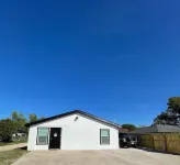 Ultra Modern 2 Bedroom 2 Bath Home Centrally Located!