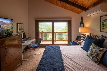 Stunning Mountain Home w/ Views 15 Min Boone Blowing Rock ASU Stone Fireplaces