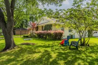 Backyard Oasis + Fire Pit, Near Downtown Dallas - Jacuzzi