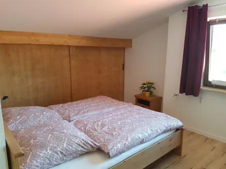 Cozy attic apartment in Inzell, great location, super mountain view, 75 sqm Отели рядом с достопримечательностью «Badepark Inzell»