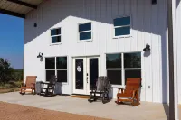 Gorgeous, Secluded Hill Country Escape Near River + Game room!